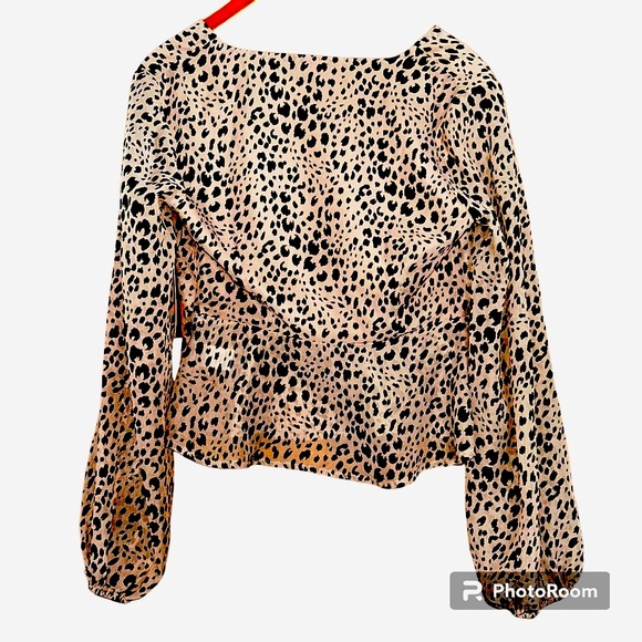 Lulus NWT Having A Moment Taupe Leopard Print Top Blouse size XS - Picture 5 of 12